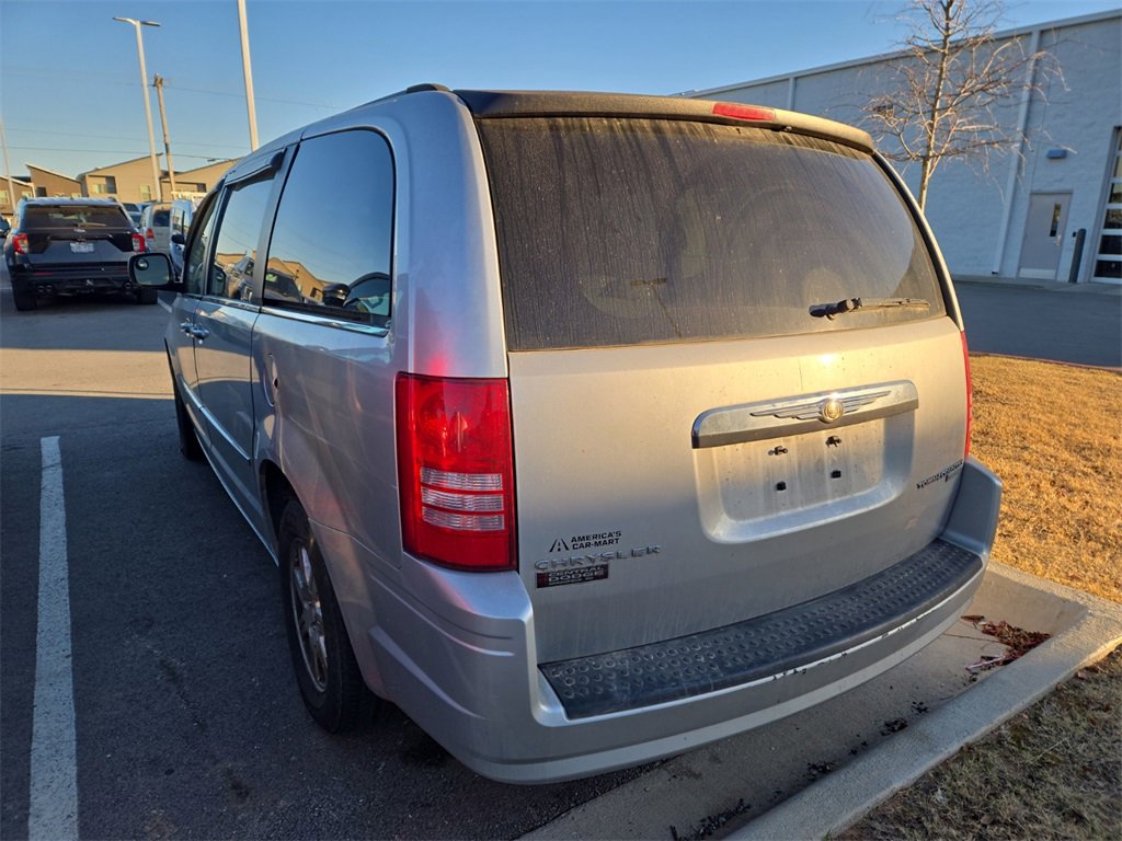 Used 2010 Chrysler Town & Country Touring image 2