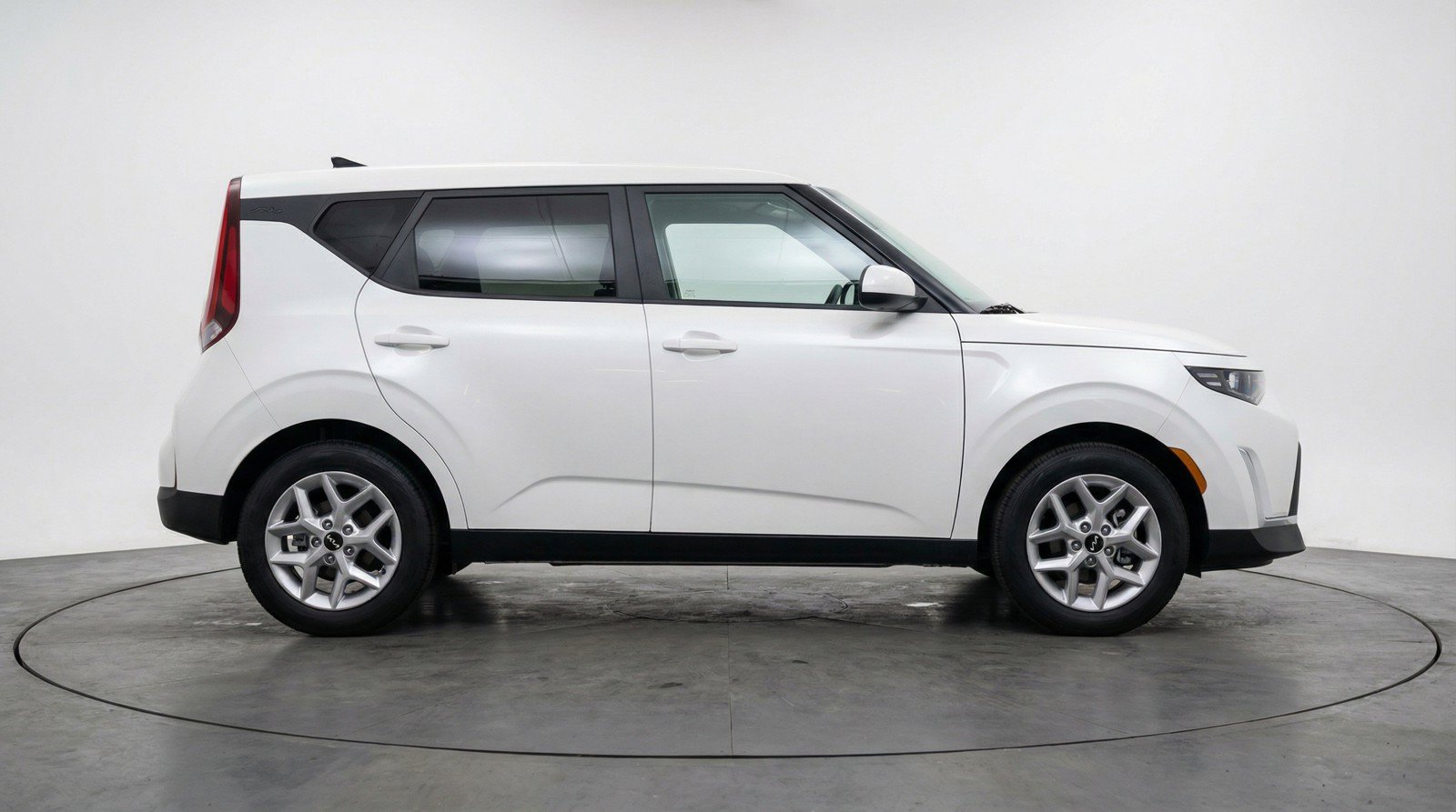 Used 2025 Kia Soul LX w/ LX Technology Package FWD image 11