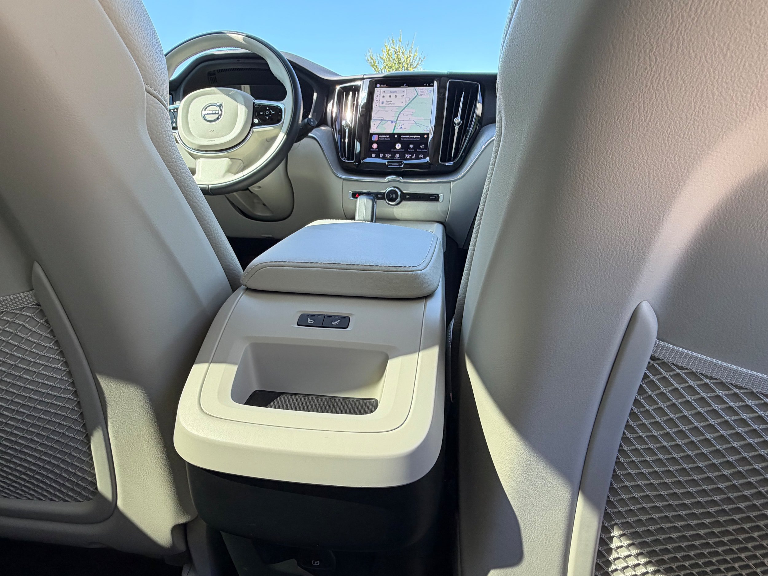 Certified 2023 Volvo XC60 B5 Plus AWD/4WD image 14