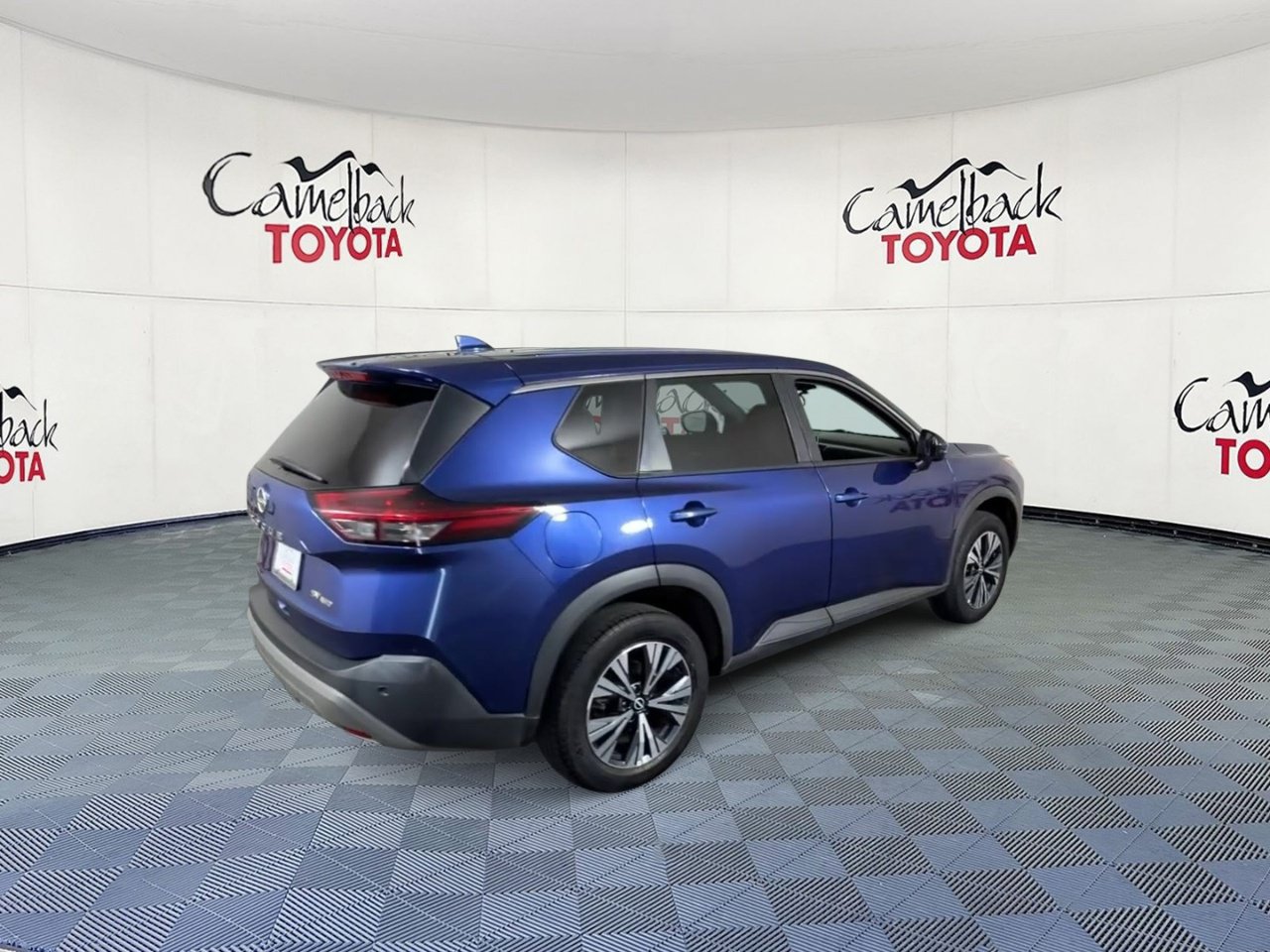 Used 2022 Nissan Rogue SV AWD/4WD image 2