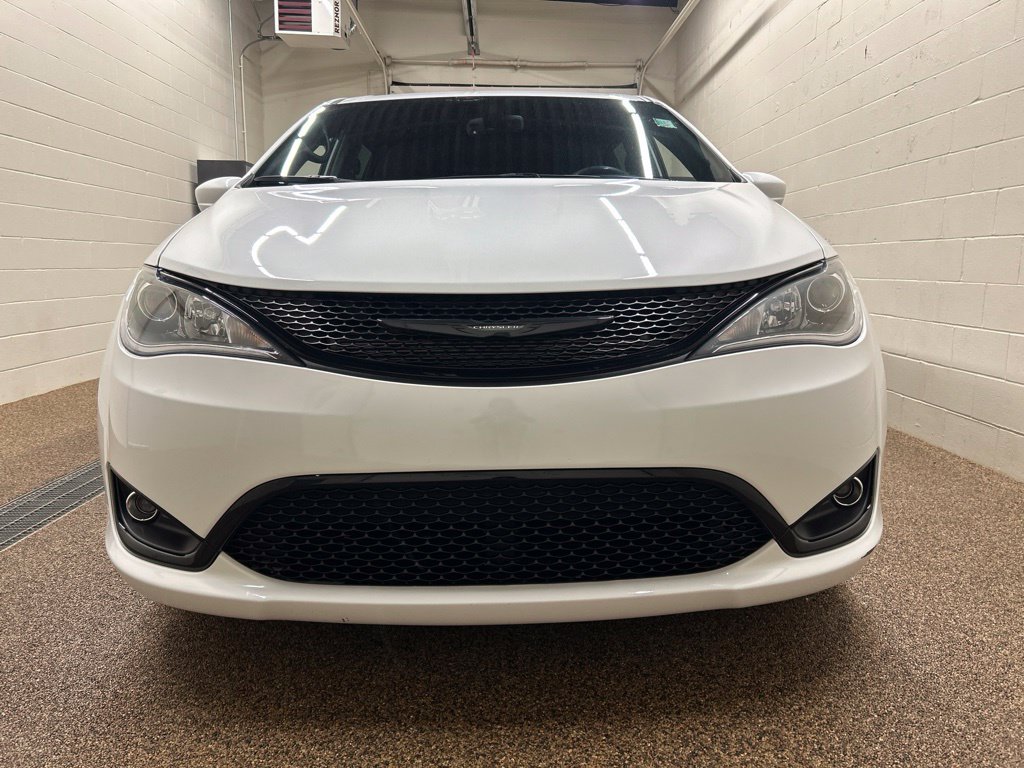 Used 2019 Chrysler Pacifica Touring Plus w/ S Appearance Package FWD image 7
