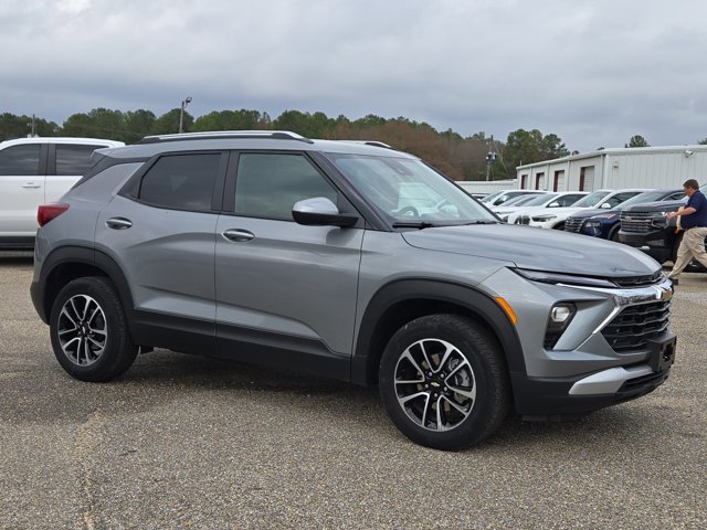 Used 2025 Chevrolet TrailBlazer LT image 4