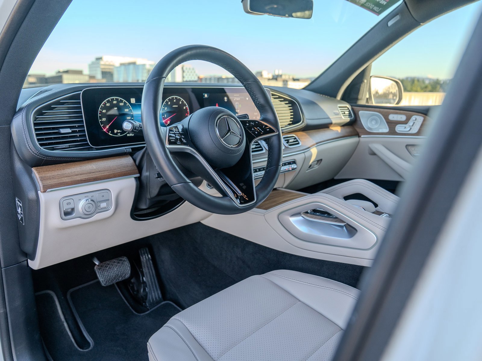 Used 2025 Mercedes-Benz GLS 450 4MATIC image 16