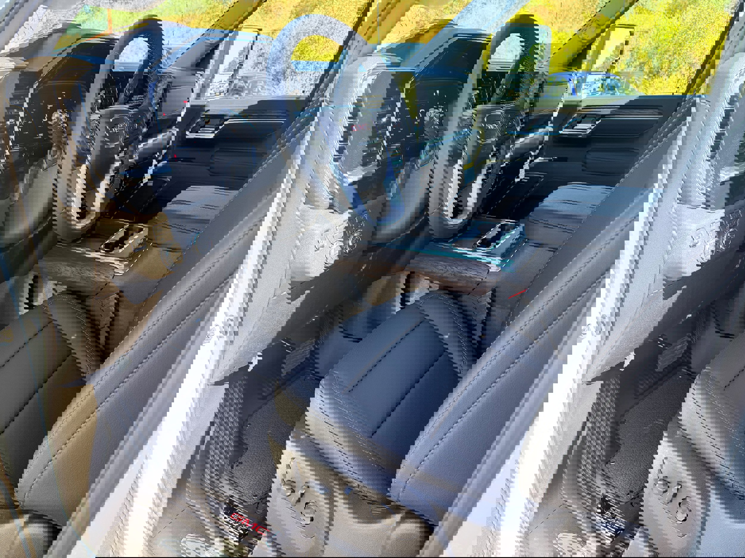 New 2026 GMC Sierra 2500 SLT w/ SLT Premium Package image 13