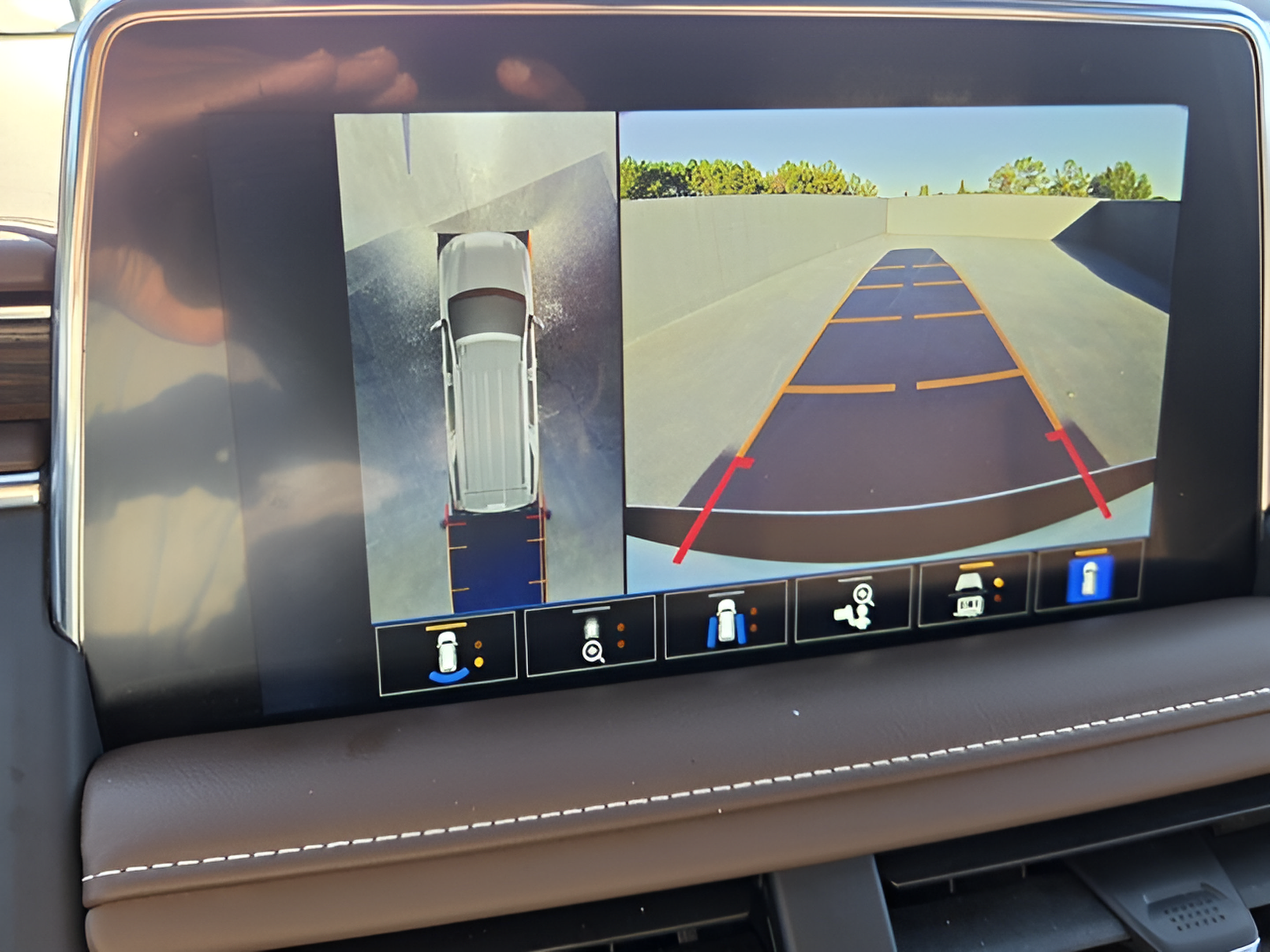 Used 2022 Chevrolet Suburban High Country RWD image 20