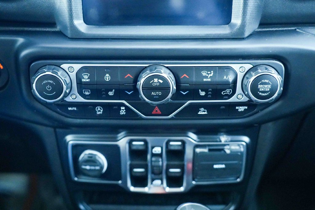 Used 2021 Jeep Wrangler Unlimited Sahara AWD/4WD image 25