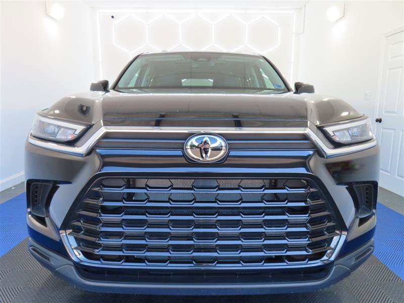 Used 2025 Toyota Grand Highlander AWD image 3