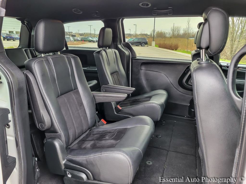 Used 2018 Dodge Grand Caravan SXT w/ Blacktop Package image 26