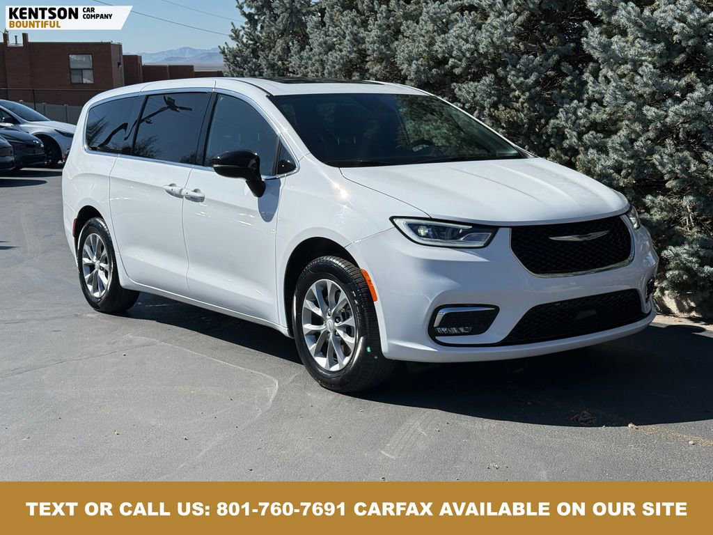 Used 2026 Chrysler Pacifica Limited image 10