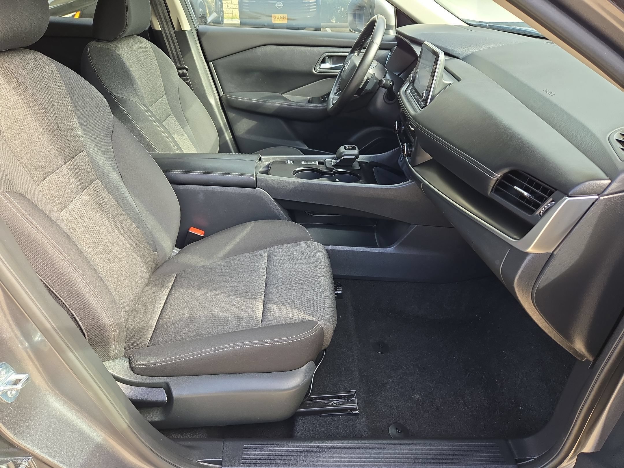 Certified 2025 Nissan Rogue SV FWD image 28