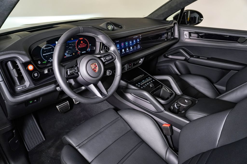 New 2026 Porsche Cayenne GTS AWD/4WD image 4