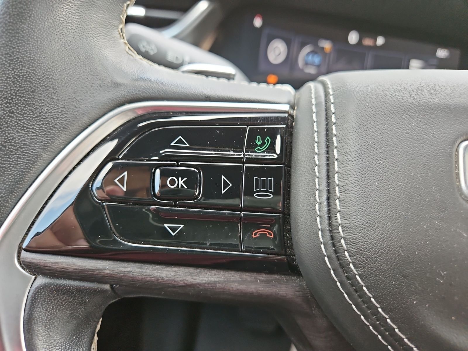 Used 2021 Jeep Grand Cherokee L Overland w/ Luxury Tech Group IV AWD/4WD image 25