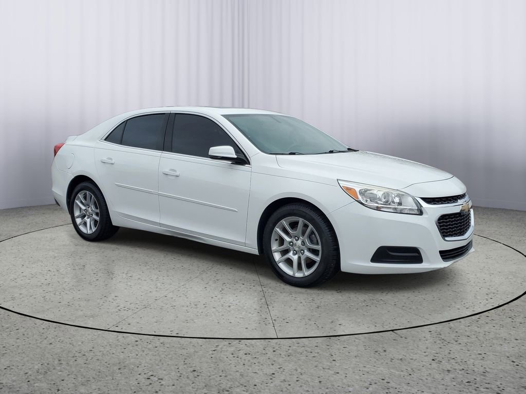 Used 2016 Chevrolet Malibu LT w/ Sun And Convenience Package image 2
