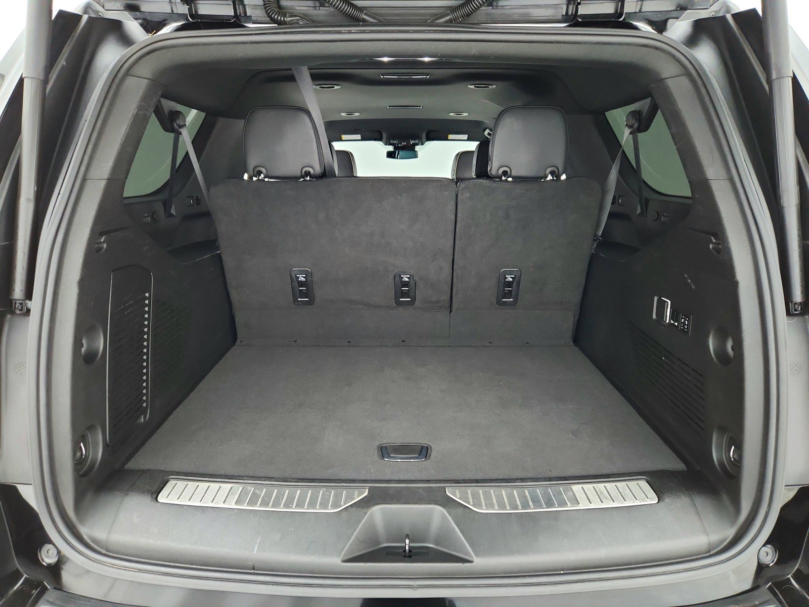 Used 2023 Chevrolet Suburban Premier RWD image 33