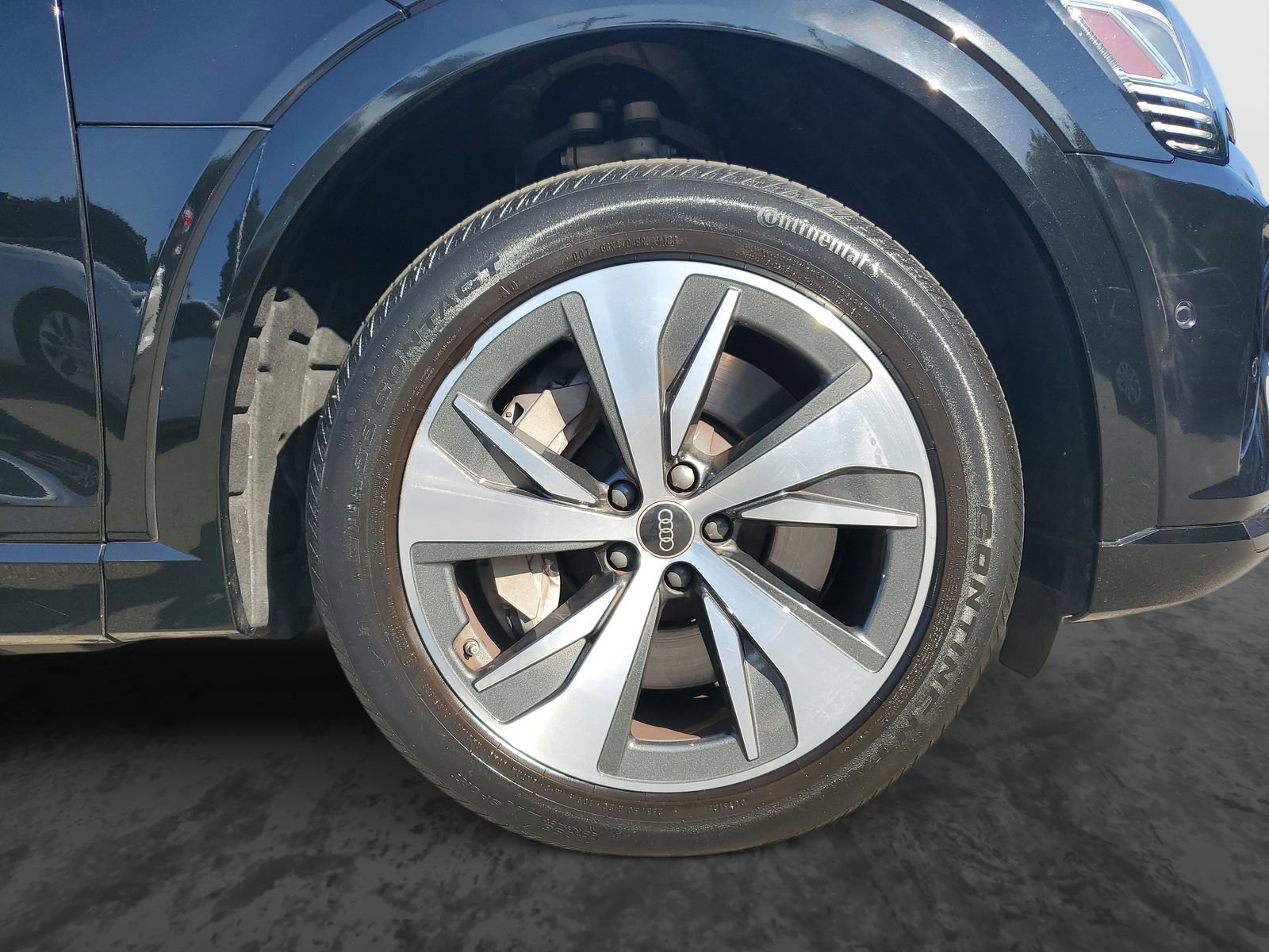 Used 2024 Audi Q8 e-tron Premium Plus w/ Premium Plus Package image 6