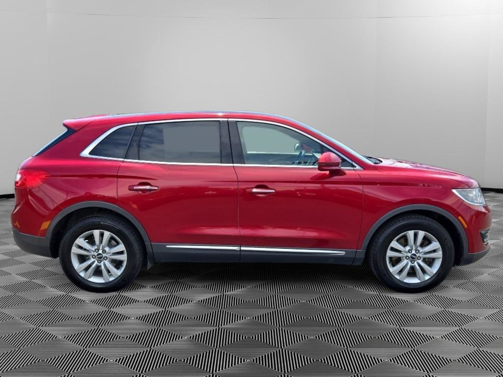Used 2018 Lincoln MKX Select w/ Select Plus Package AWD/4WD image 8