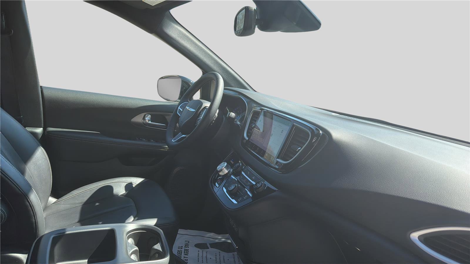 Used 2025 Chrysler Pacifica Select image 22