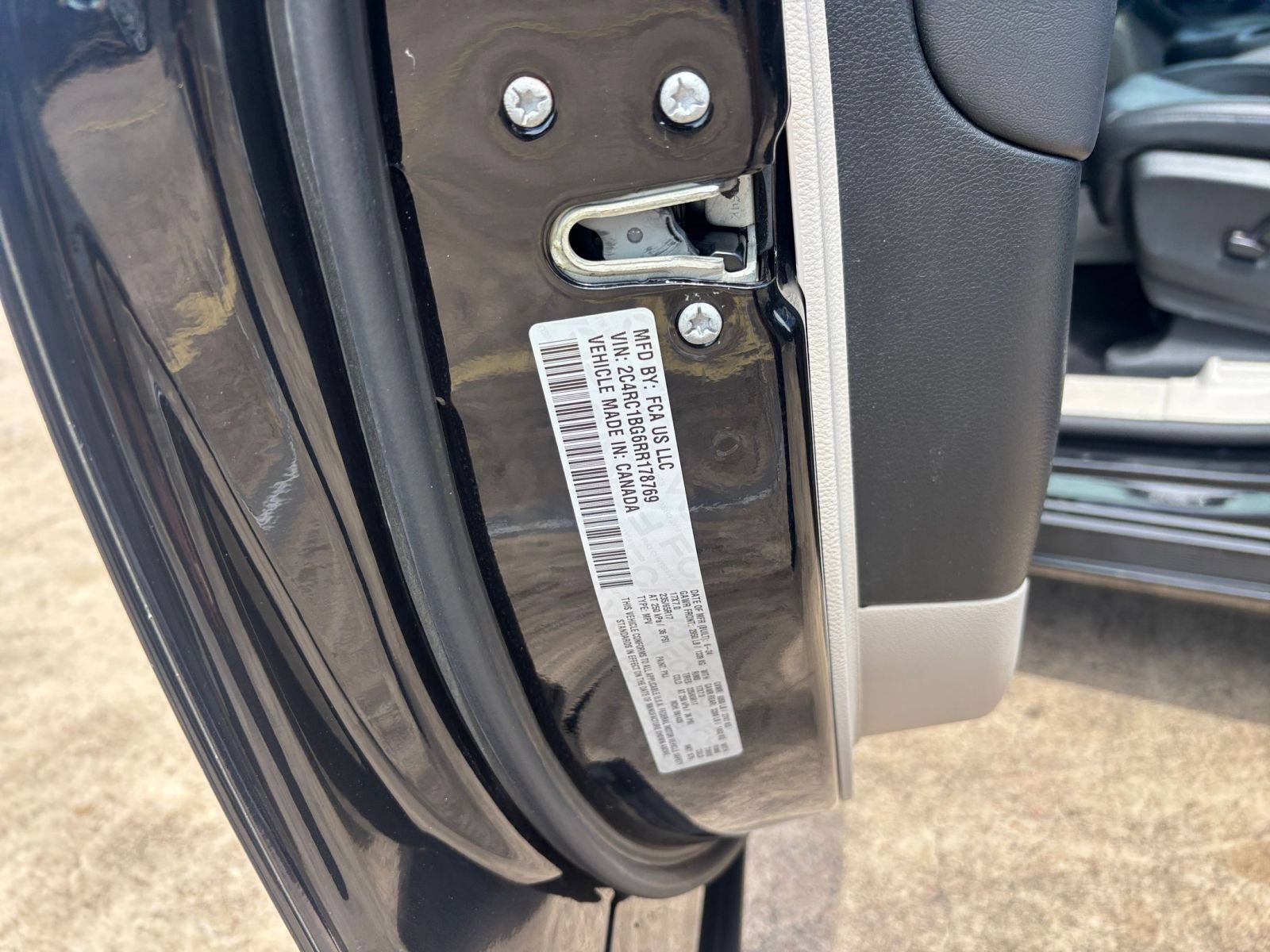 Used 2024 Chrysler Pacifica Touring-L FWD image 31
