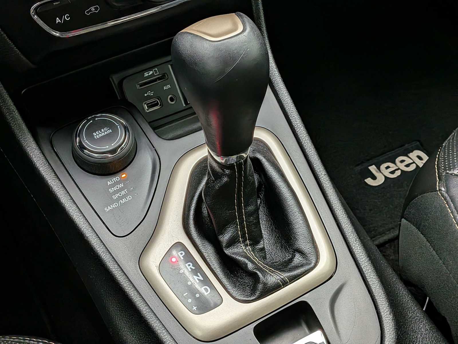 Used 2018 Jeep Cherokee Limited w/ Luxury Group image 33