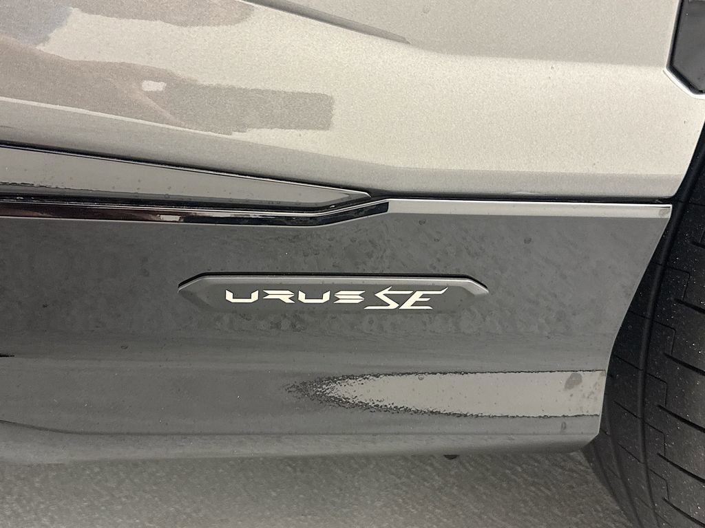 Used 2025 Lamborghini Urus SE image 27