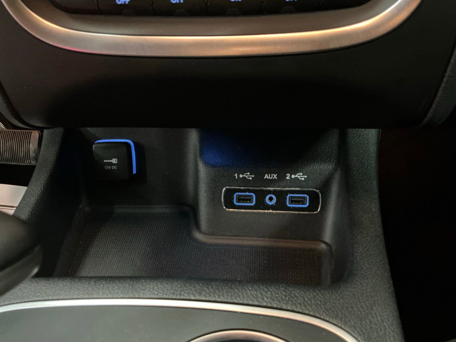 Used 2019 Dodge Durango SXT w/ 3rd Row Seating Group image 28