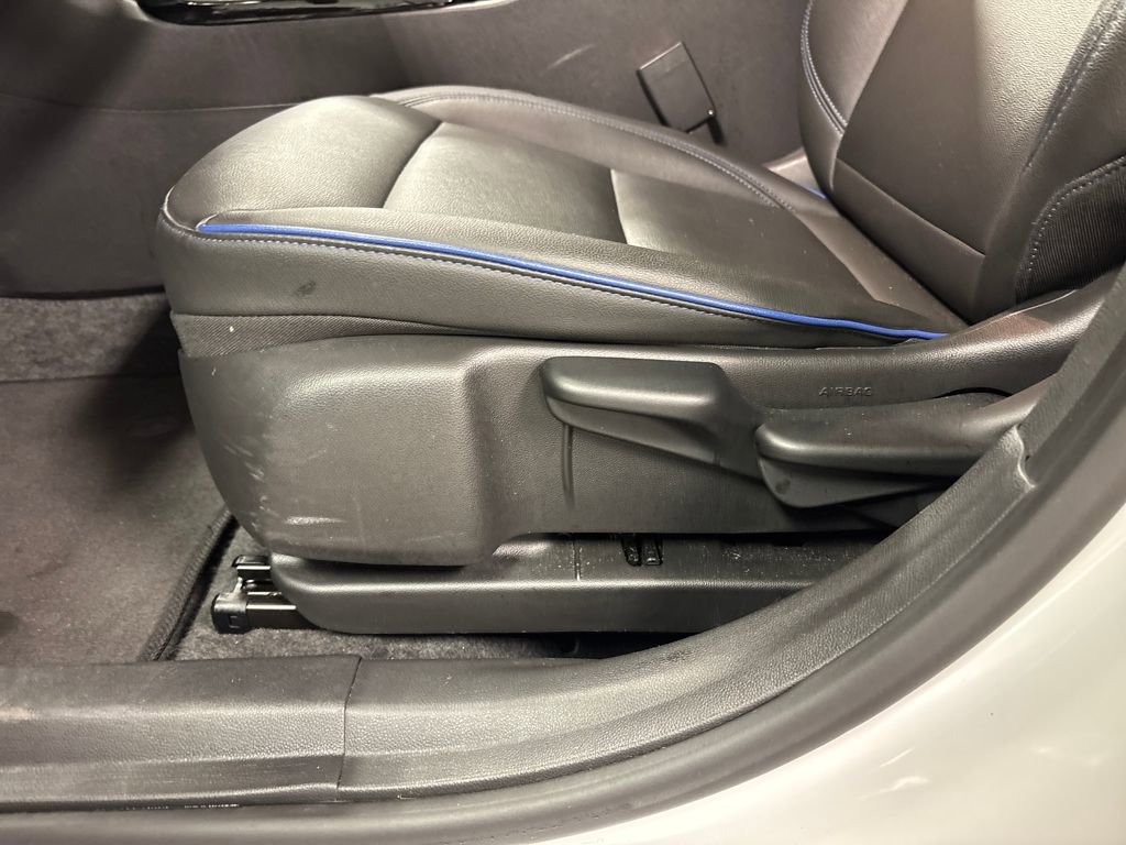 Used 2025 Buick Envista Sport Touring image 24