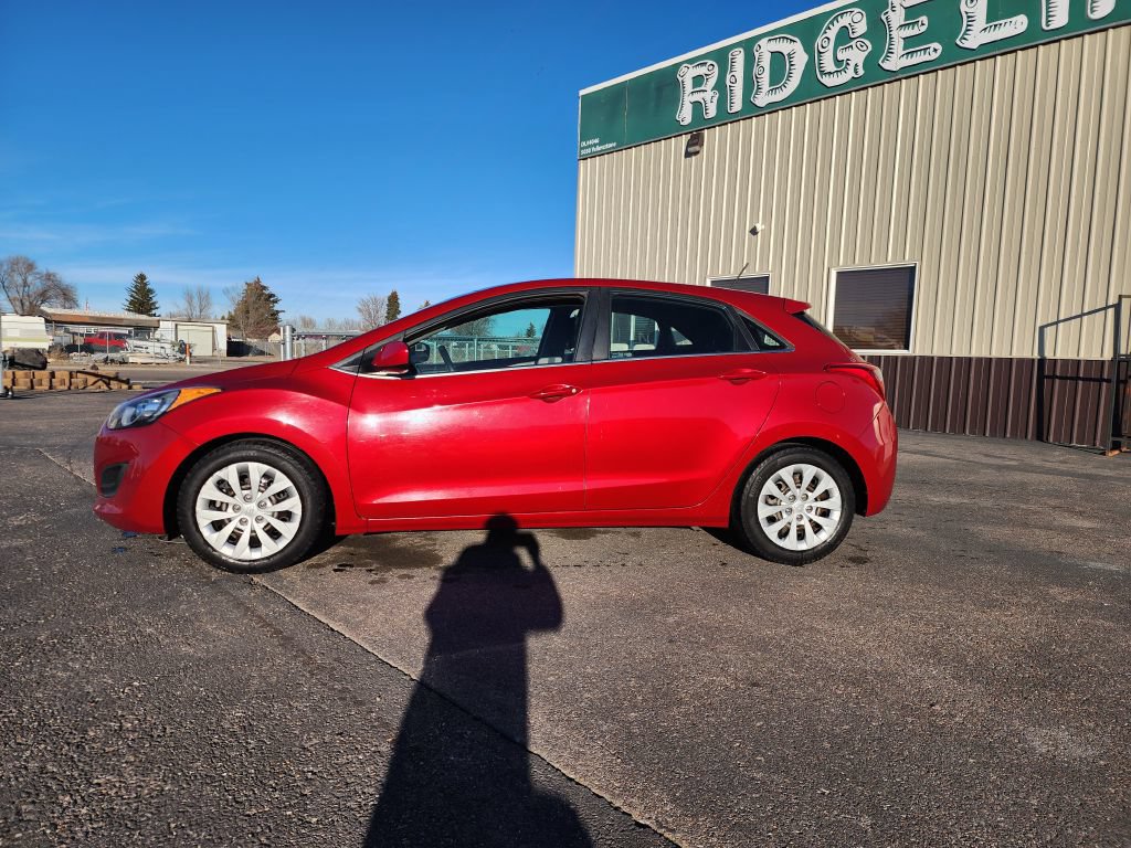 Used 2017 Hyundai Elantra GT FWD image 2