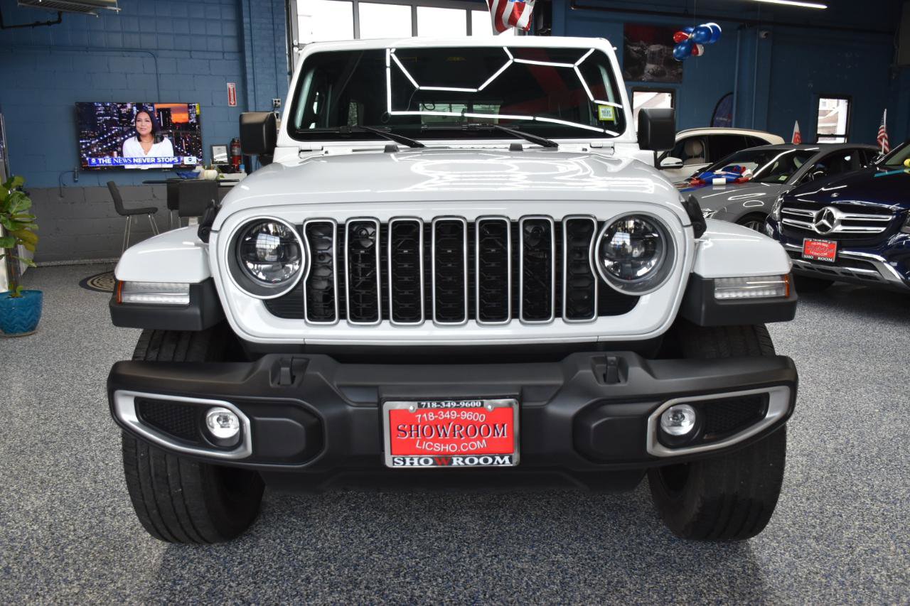 Used 2025 Jeep Wrangler Sahara image 12
