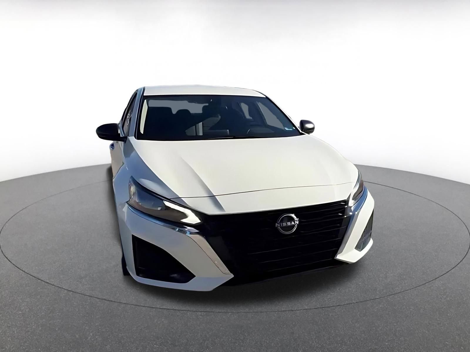 Used 2025 Nissan Altima 2.5 SV image 3