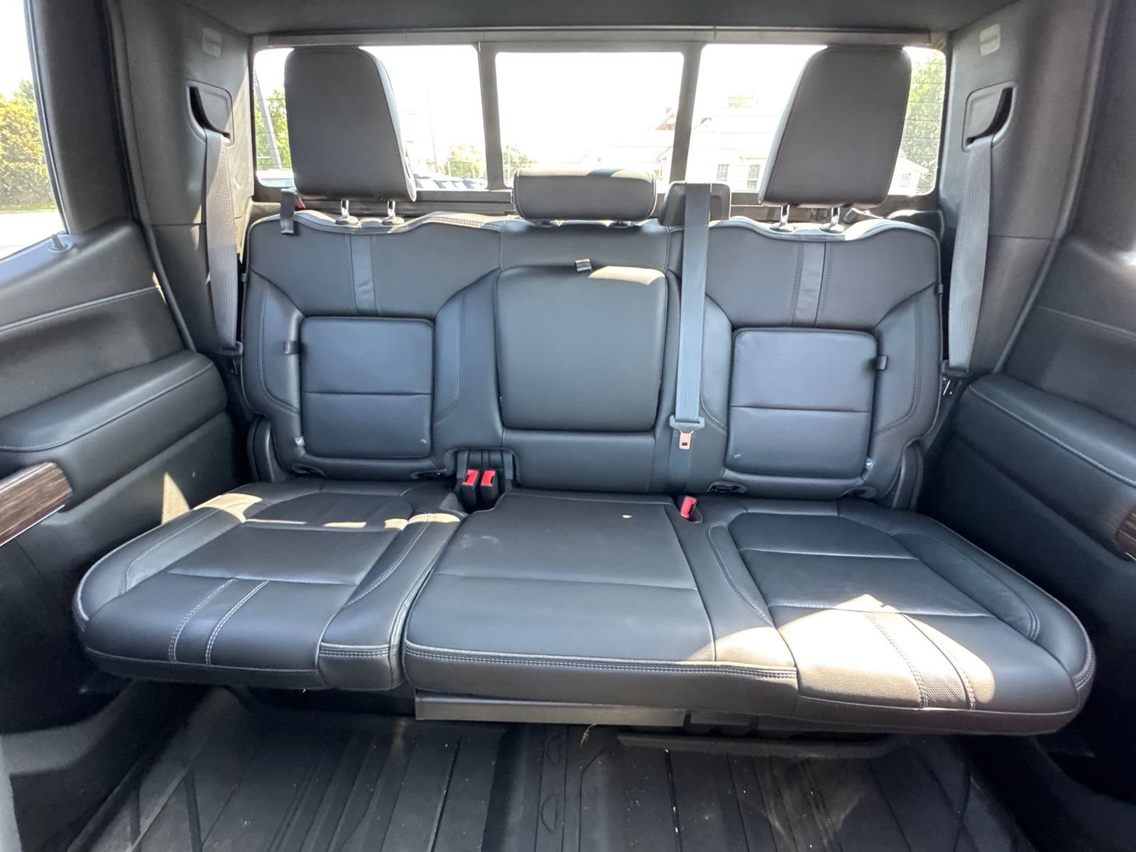 Used 2019 Chevrolet Silverado 1500 High Country w/ Technology Package AWD/4WD image 24