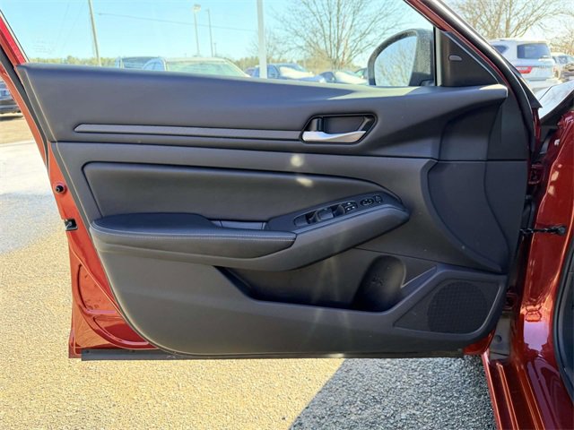 Used 2024 Nissan Altima 2.5 SV image 16