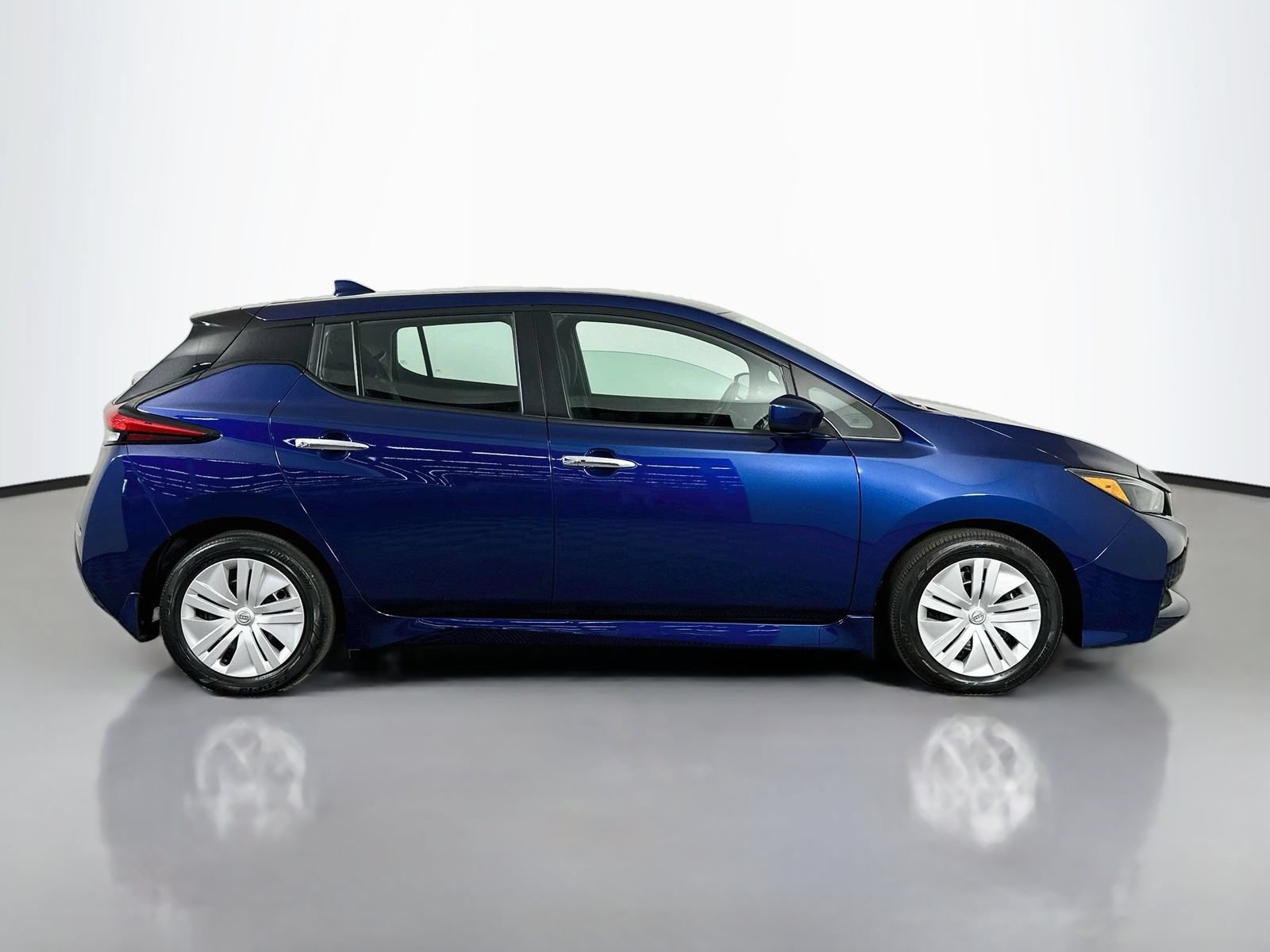 Used 2023 Nissan Leaf S FWD image 8