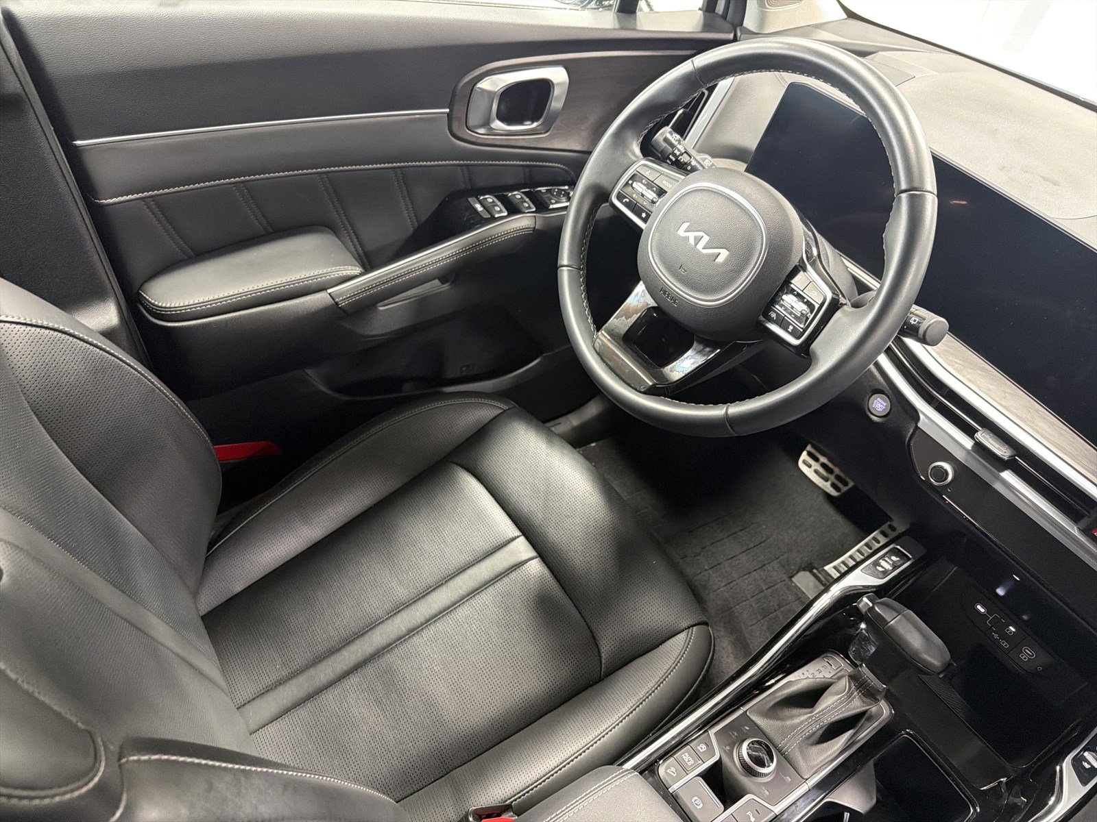 Used 2025 Kia Sorento SX image 13