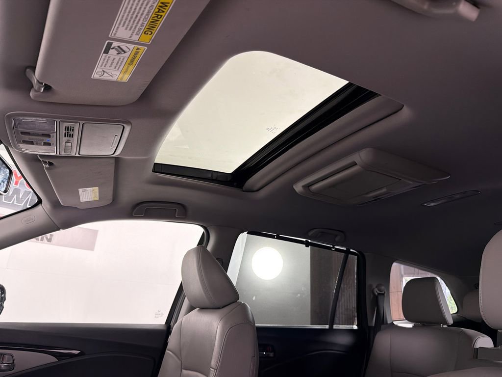 Used 2017 Honda Pilot Touring image 2