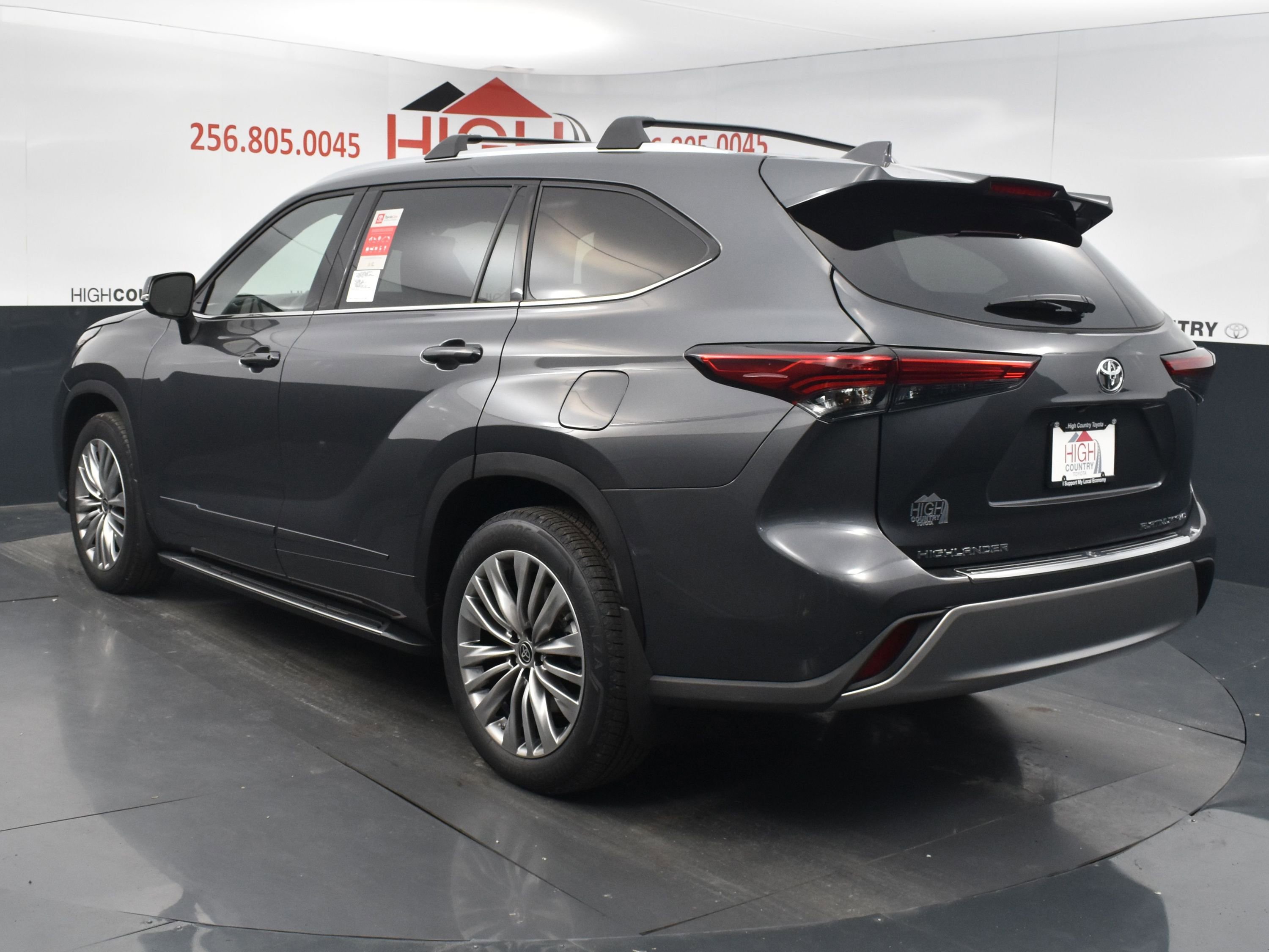 Used 2022 Toyota Highlander Platinum image 3