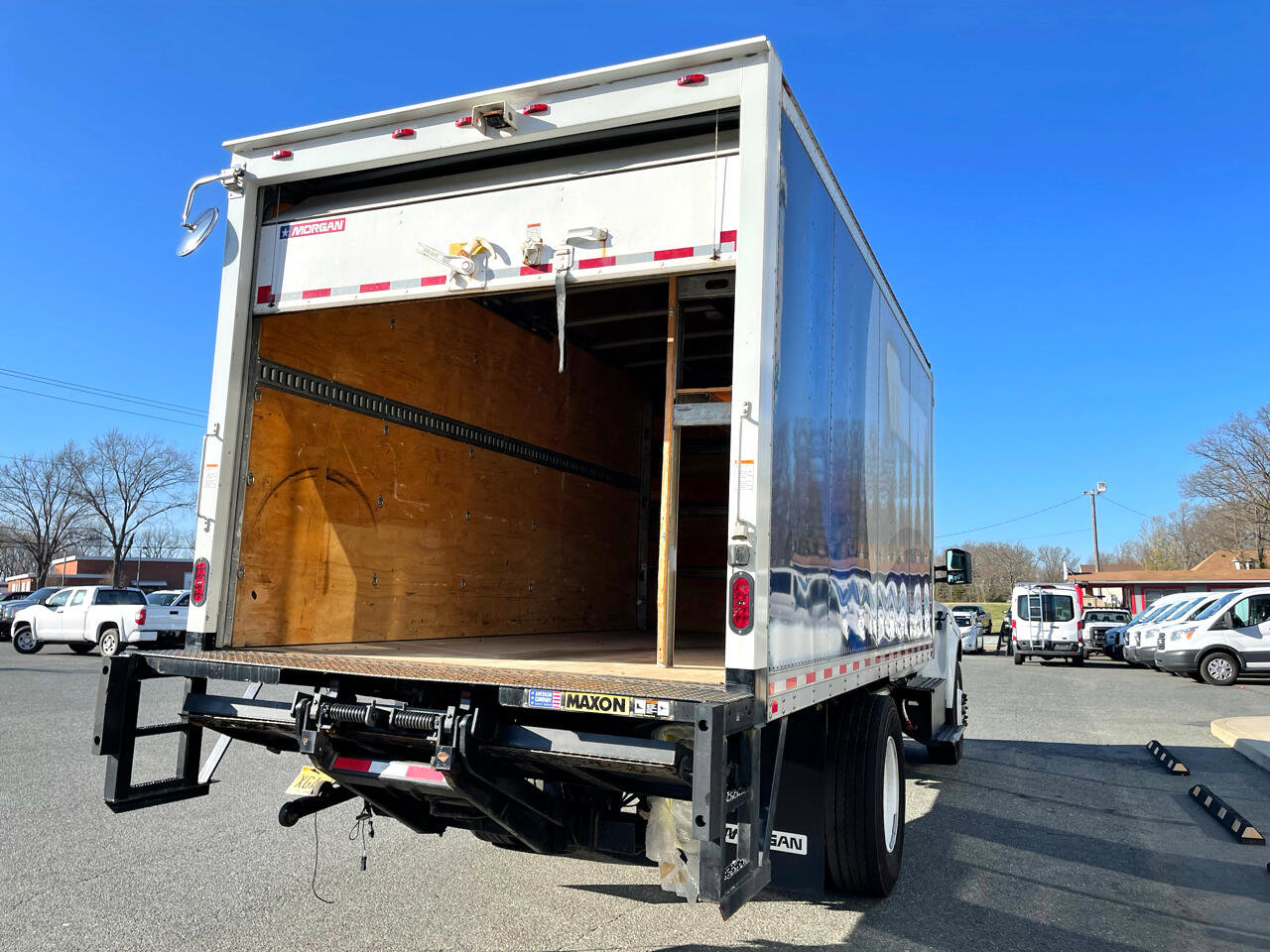 Used 2018 Ford F750 2WD Regular Cab Super Duty image 6