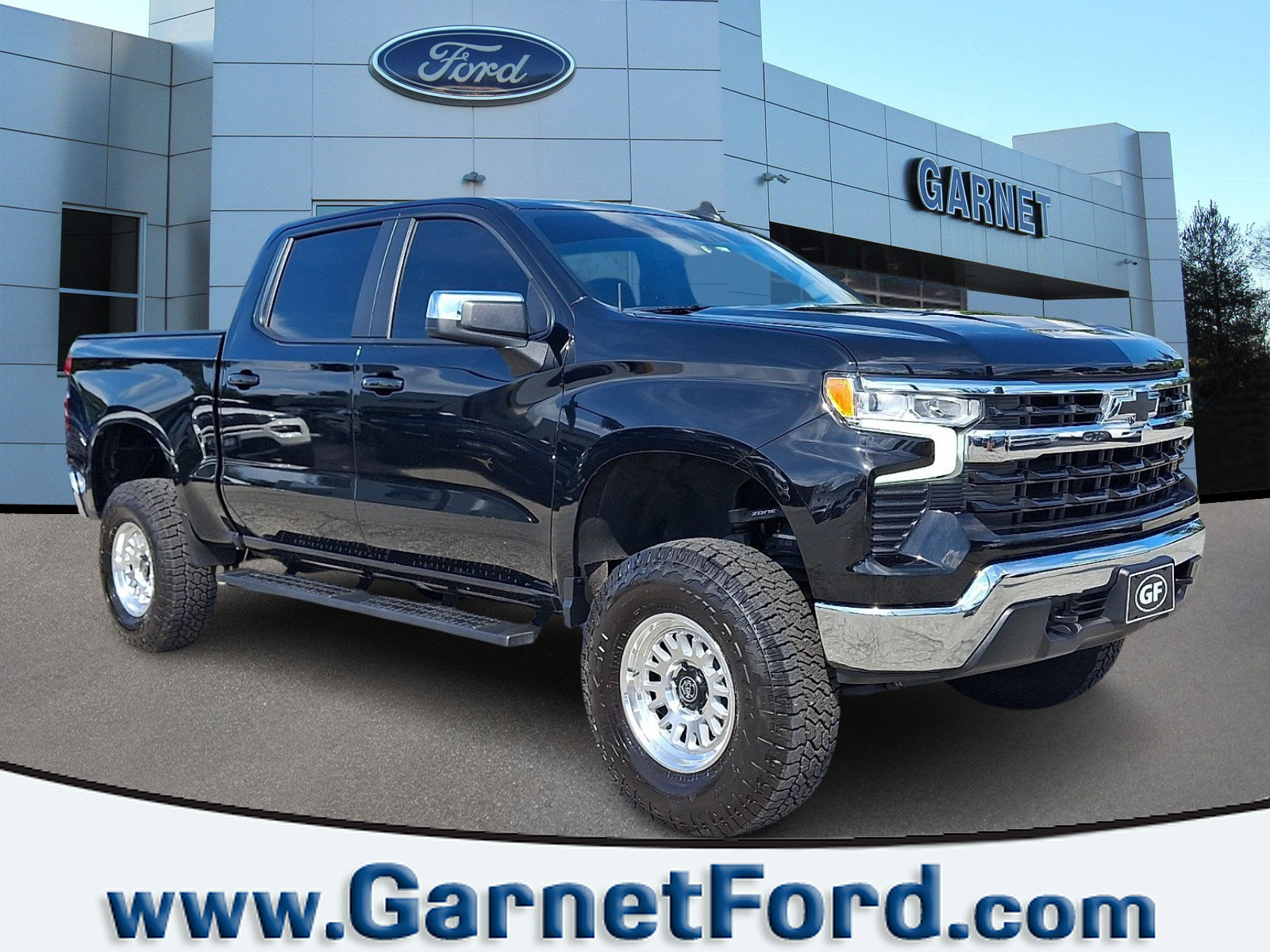 Used 2024 Chevrolet Silverado 1500 LT AWD/4WD image 1