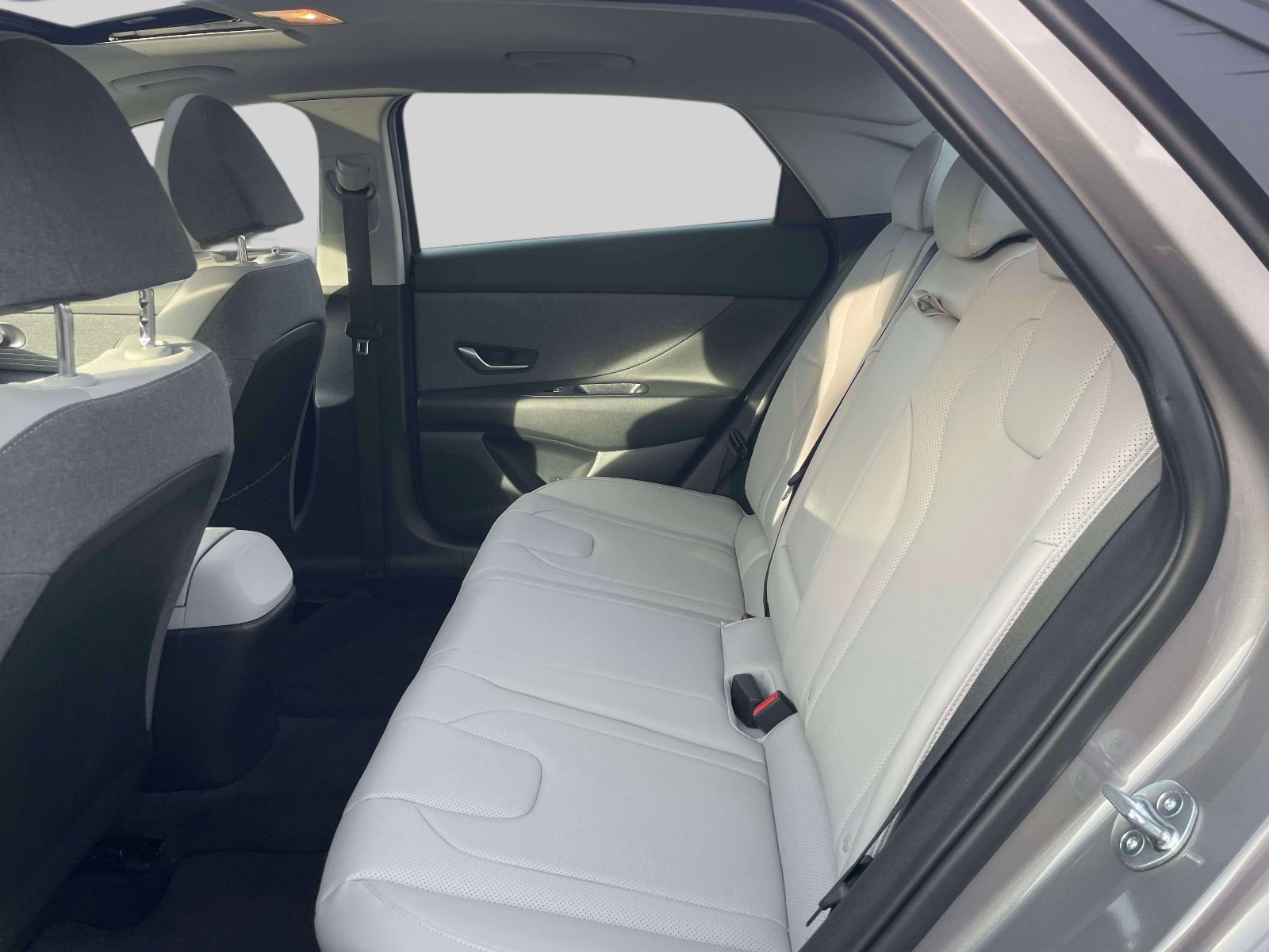 Used 2023 Hyundai Elantra Limited FWD image 11