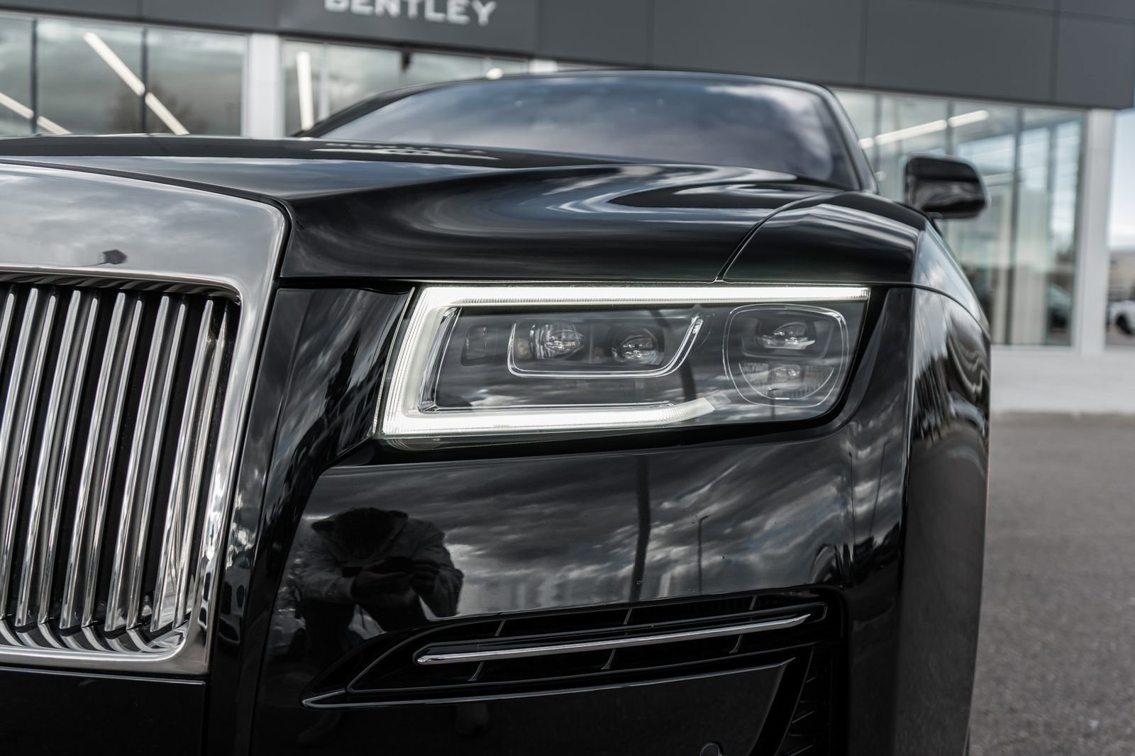 Used 2022 Rolls-Royce Ghost w/ Ghost Package image 25