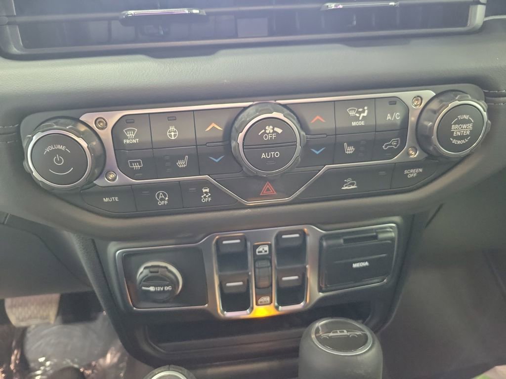 New 2026 Jeep Gladiator Sahara image 15