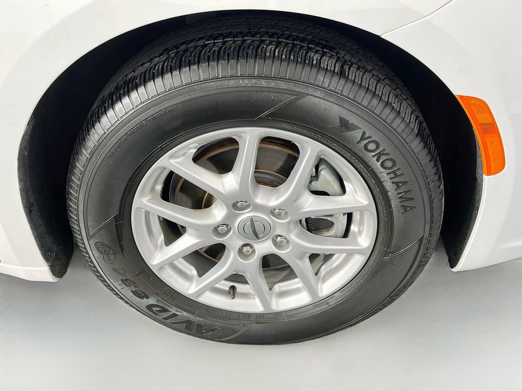 Used 2024 Chrysler Pacifica Touring-L FWD image 37