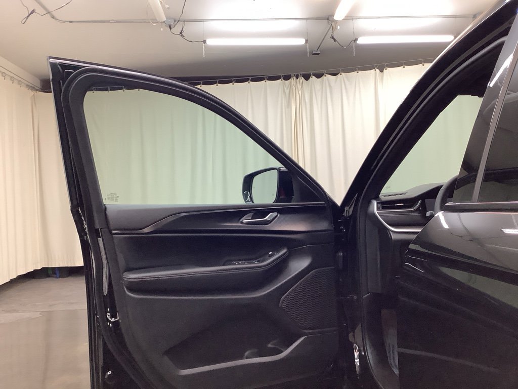 New 2025 Jeep Grand Cherokee L Altitude image 12