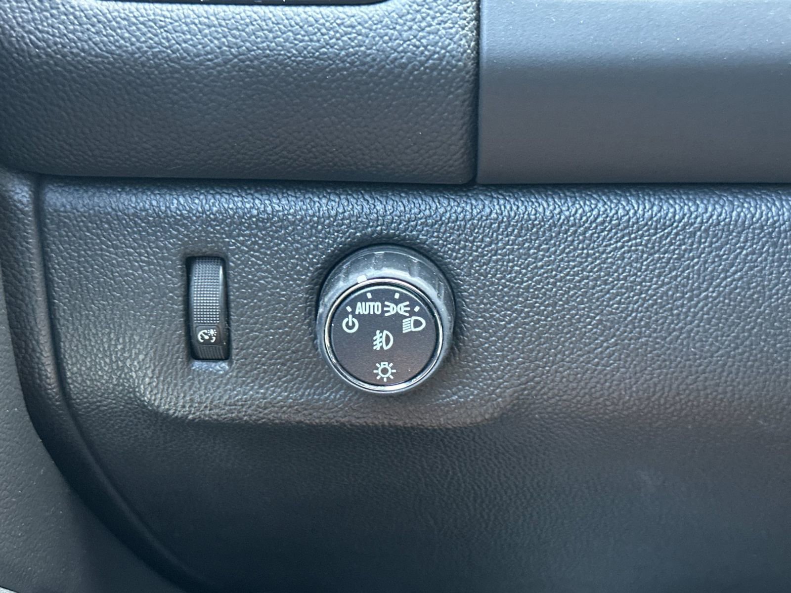 Used 2018 Chevrolet Colorado LT image 27