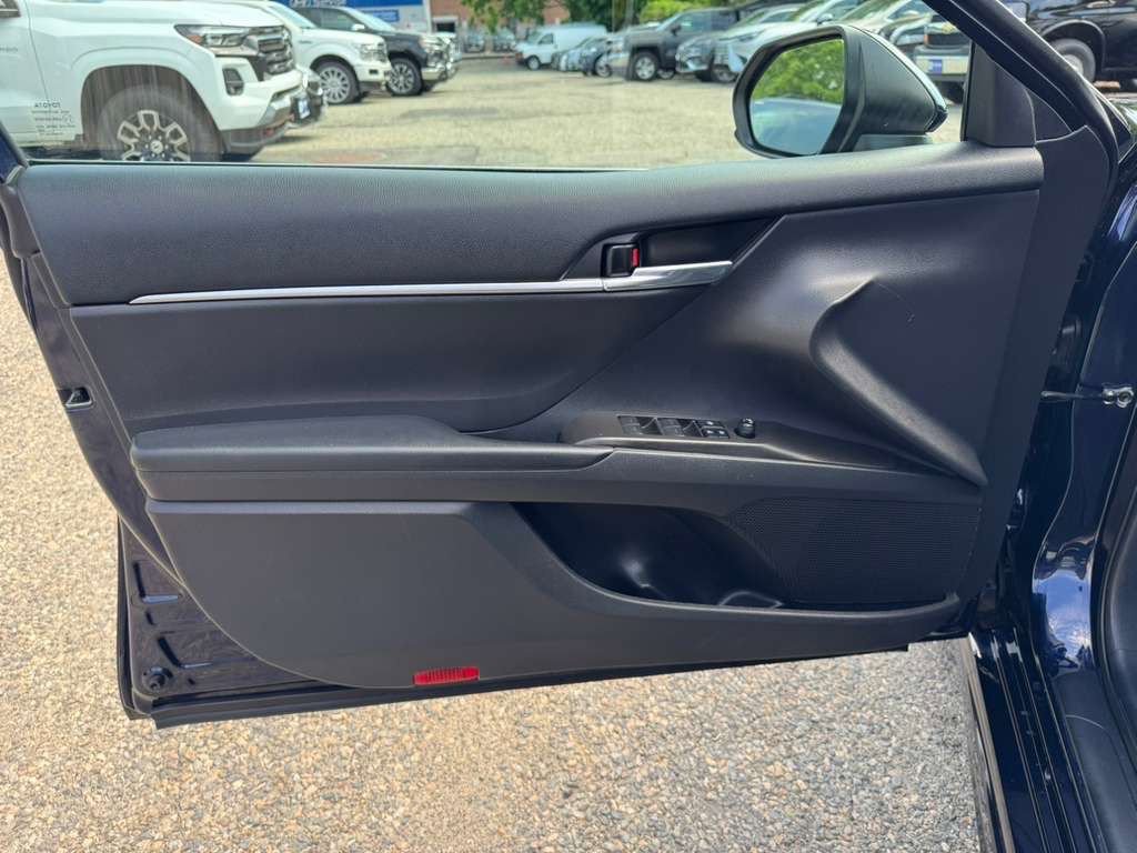 Used 2021 Toyota Camry SE AWD/4WD image 11