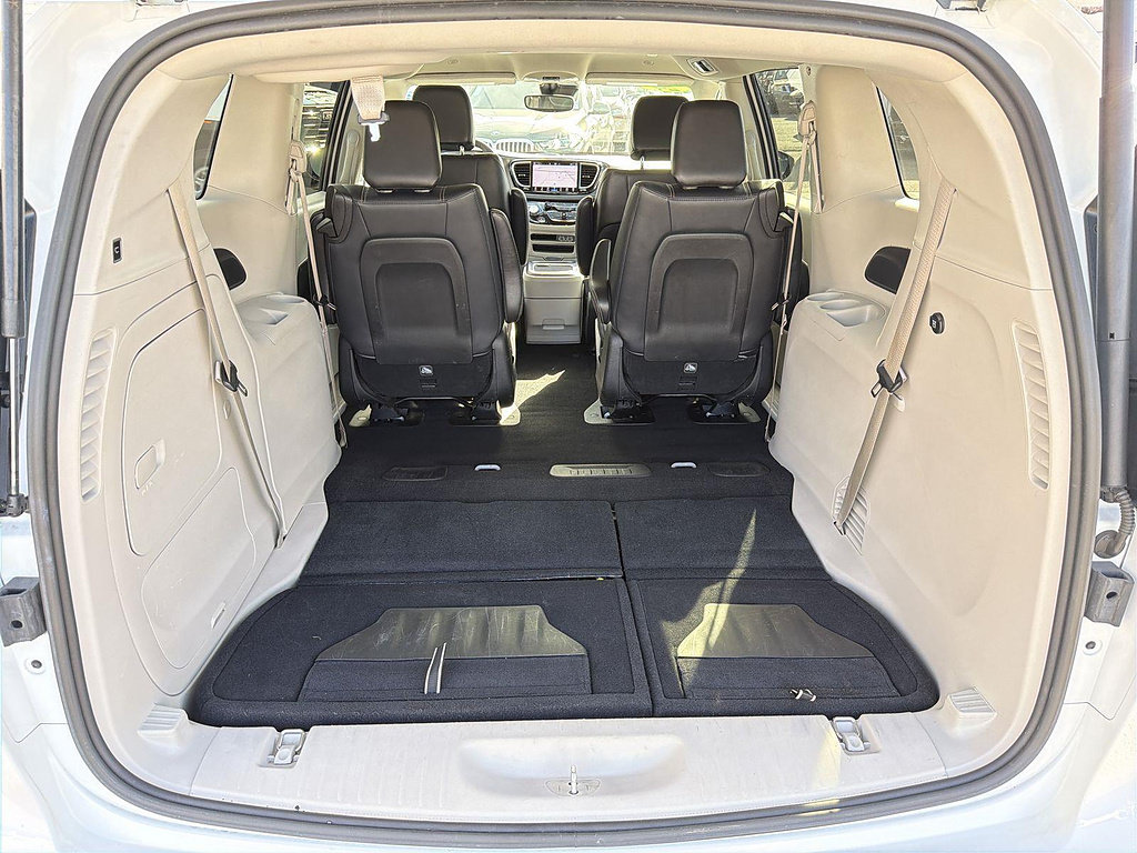 Used 2024 Chrysler Pacifica Limited FWD image 25