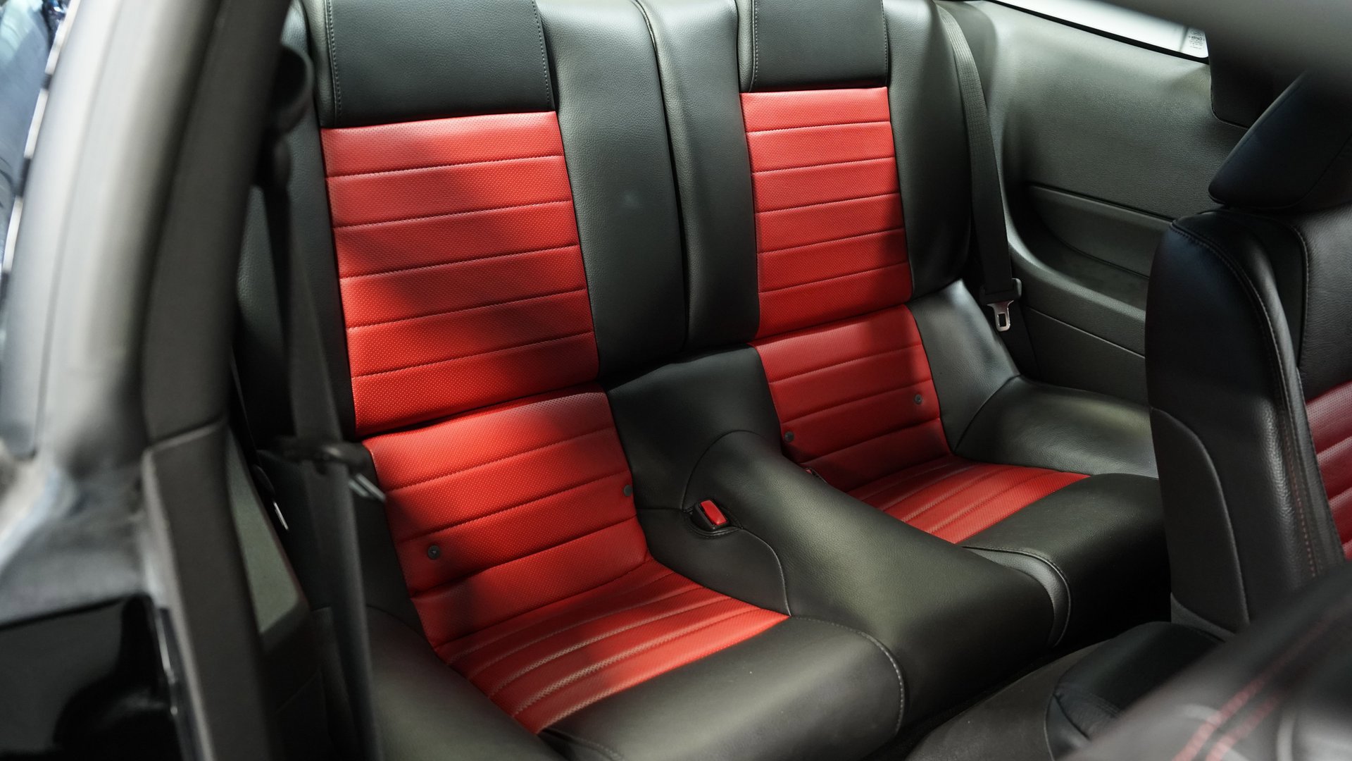 Used 2007 Ford Mustang Shelby GT500 RWD image 37