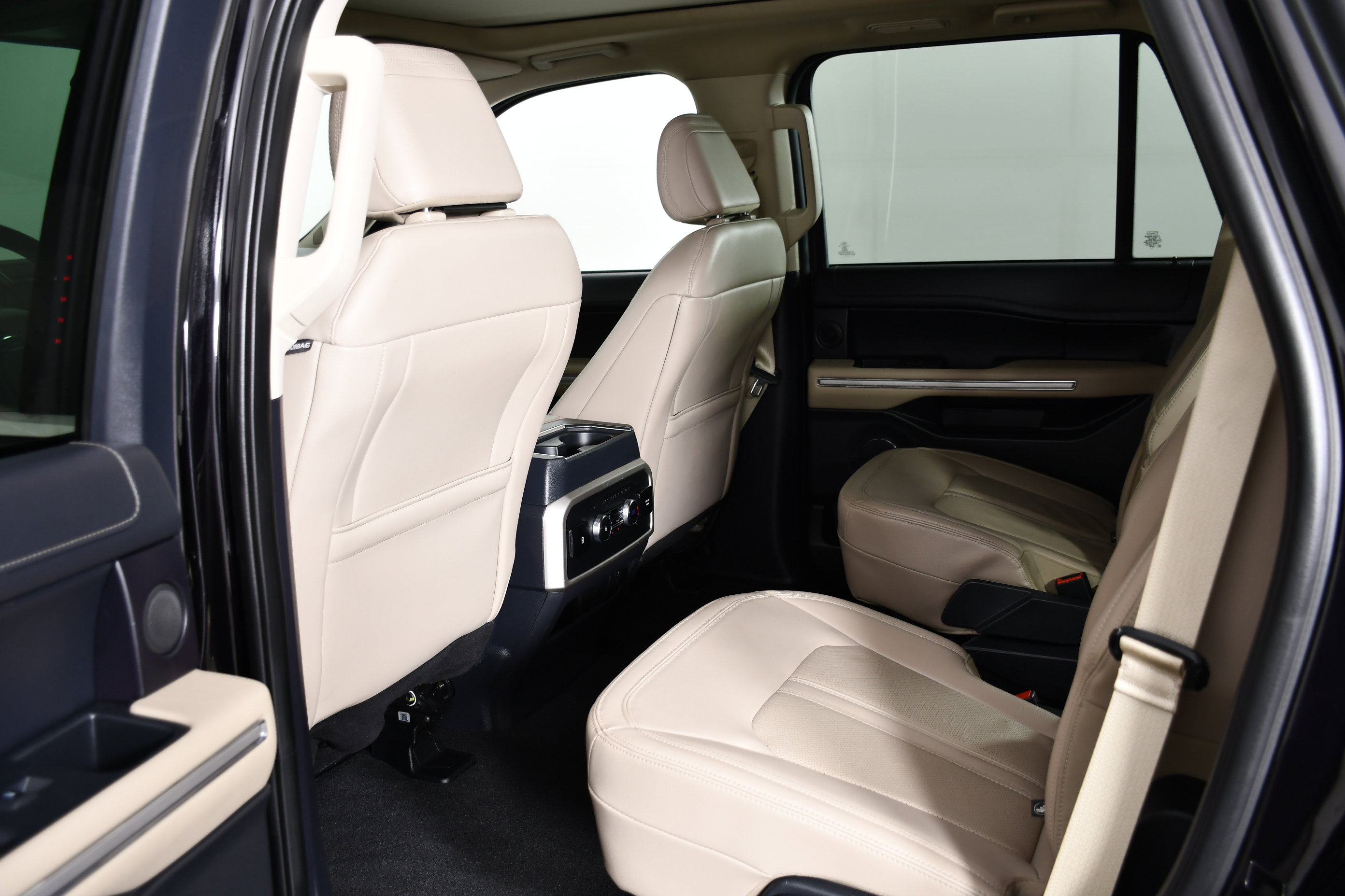 Used 2024 Ford Expedition Limited image 30