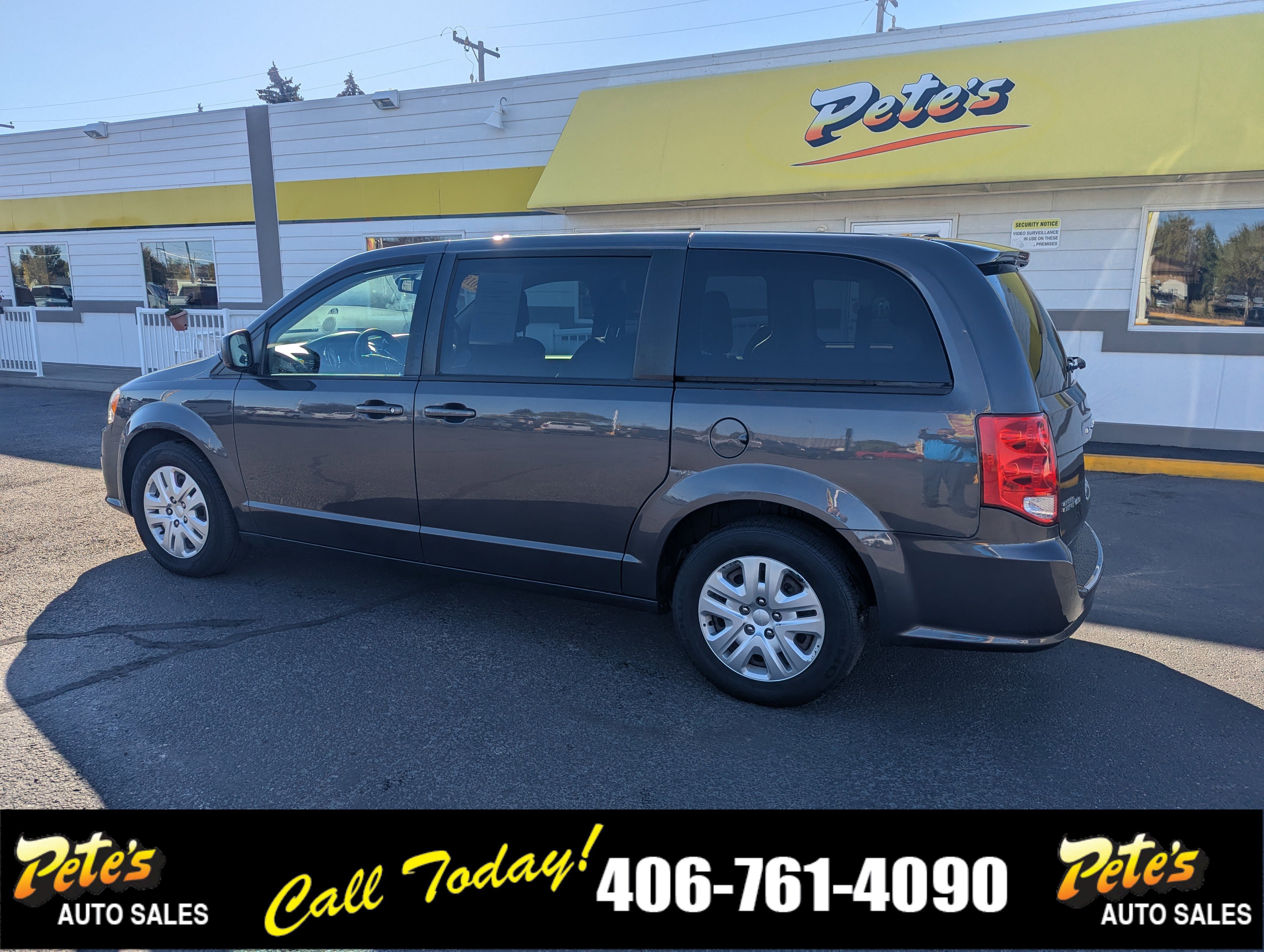 Used 2018 Dodge Grand Caravan SE w/ UConnect Hands-Free Group FWD image 2