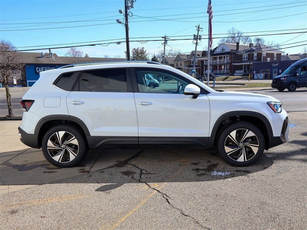 New 2026 Volkswagen Taos SE image 6