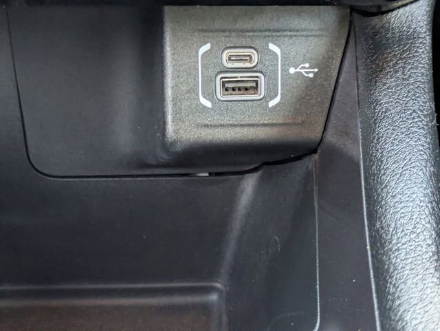 Used 2024 Jeep Compass Latitude image 18